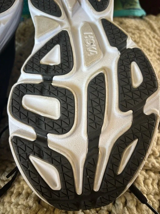 Hoka One One Bondi 8 Women's Black Running Shoes Size 9B hardly worn - Picture 3 of 7